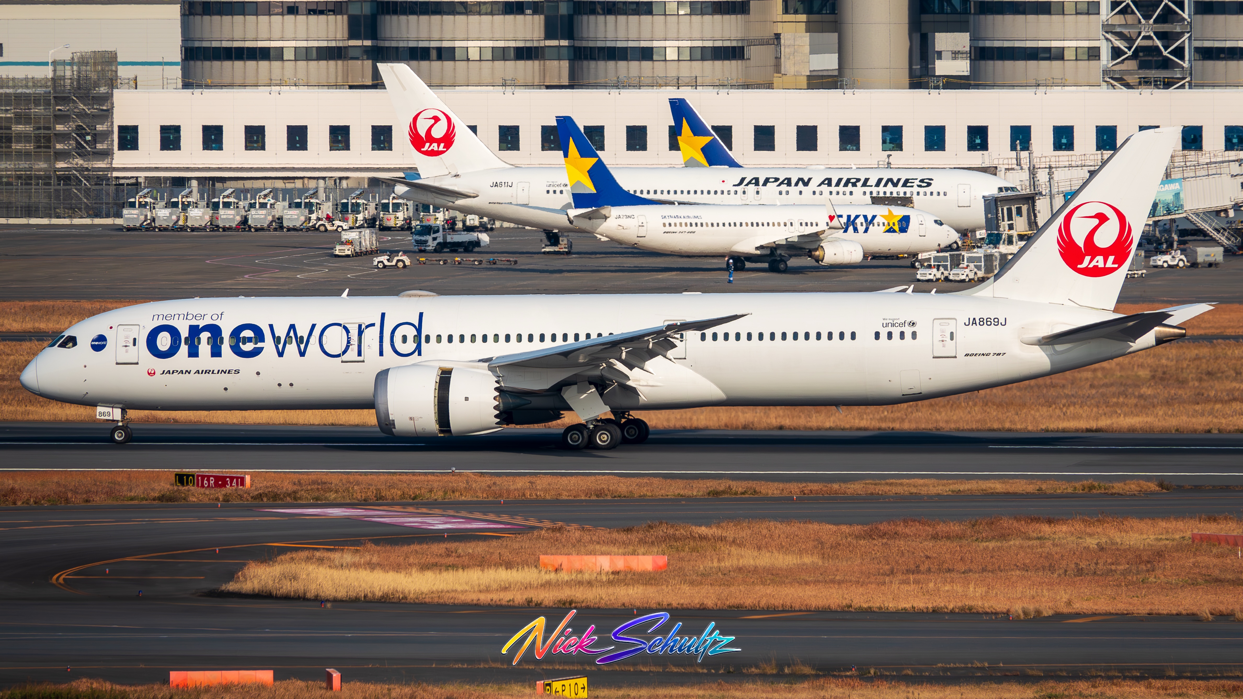 Japan Airlines Boeing 787-9 at Haneda Airport 2025-12